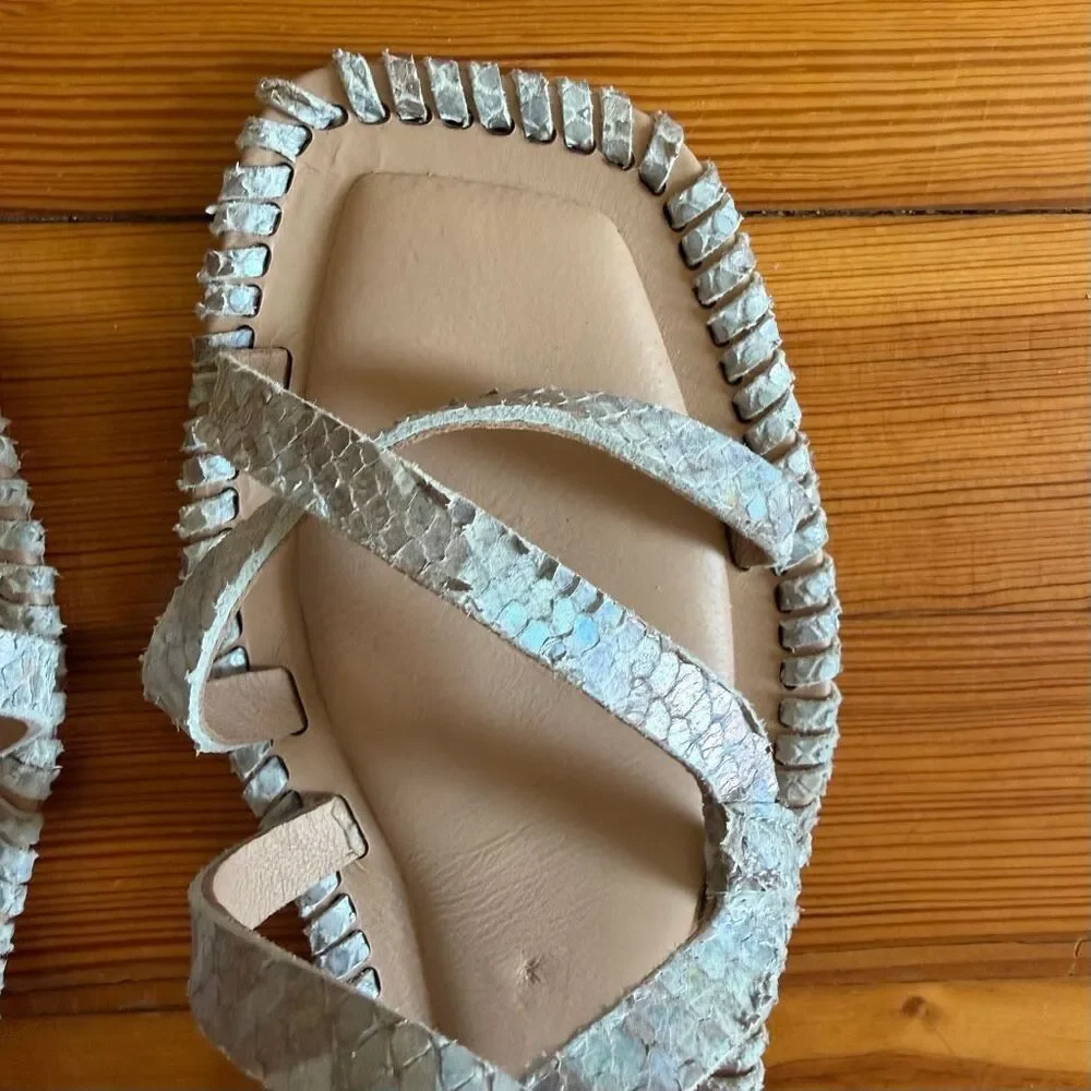Donald Pliner NWOB Emilia Snake Print Strappy Sandals in Sky Size 8